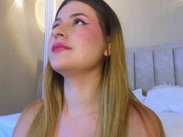 Emma-Blonde webcam