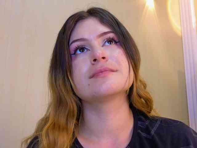 Emma-Blonde webcam