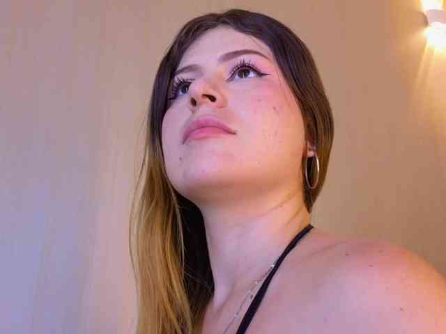 Model: Emma-Blonde