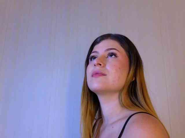 Emma-Blonde webcam