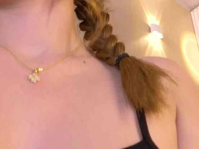 Emma-Blonde webcam