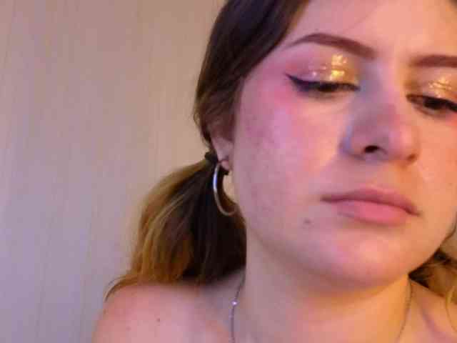 Emma-Blonde webcam