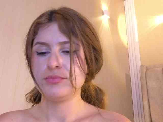 Emma-Blonde webcam