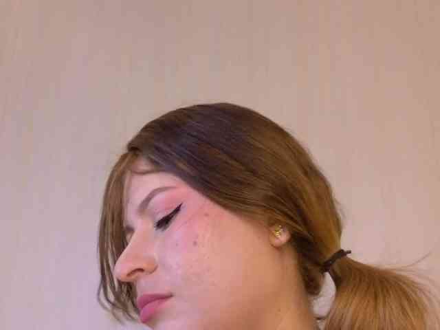 Emma-Blonde webcam