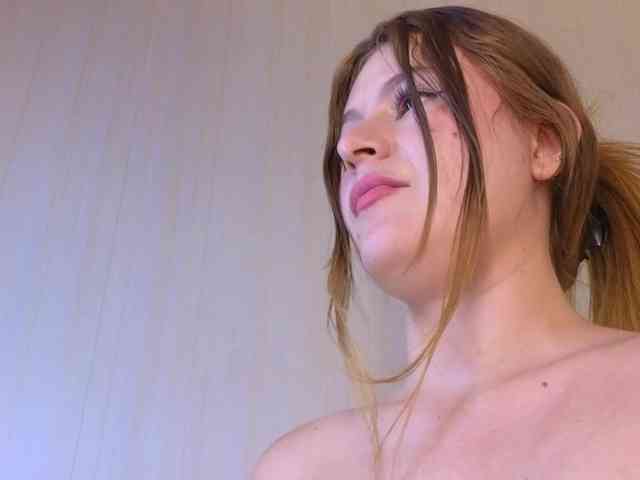 Emma-Blonde webcam