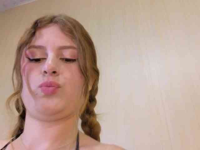 Emma-Blonde webcam