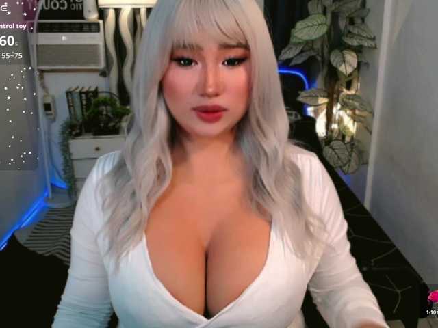 TsGiganticSelfsuckers live cam