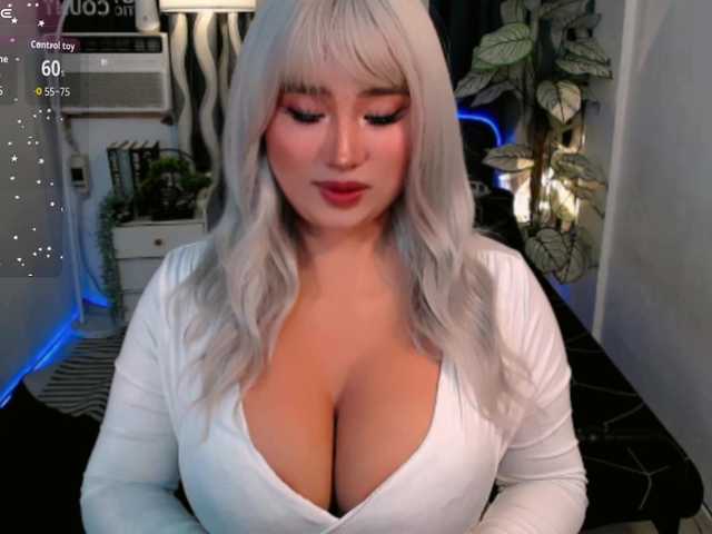 TsGiganticSelfsuckers live cam