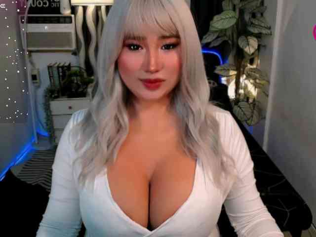TsGiganticSelfsu... Live Webcam on BongaCams