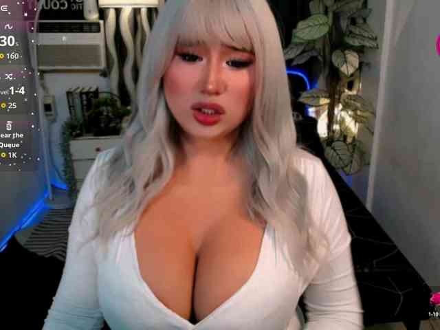 TsGiganticSelfsu... Live Webcam on BongaCams