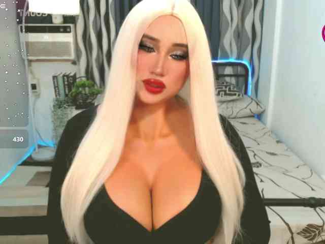 TsGiganticSelfsu... Live Webcam on BongaCams