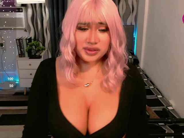 TsGiganticSelfsu... Live Webcam on BongaCams