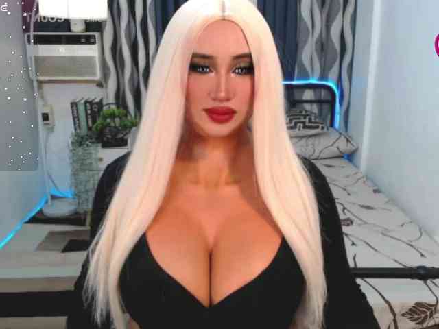 TsGiganticSelfsu... Live Webcam on BongaCams
