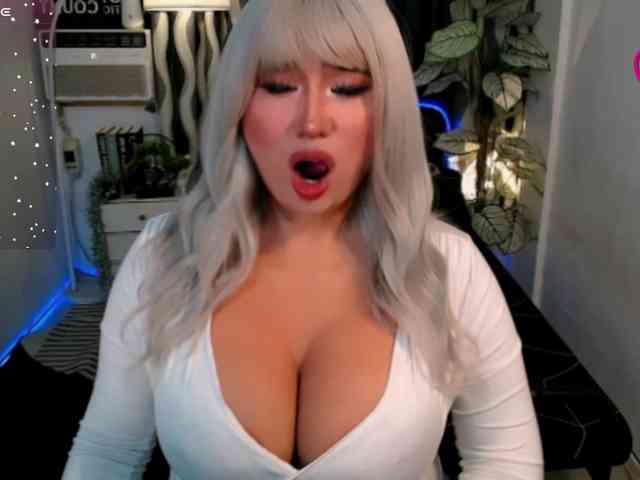TsGiganticSelfsu... Live Webcam on BongaCams