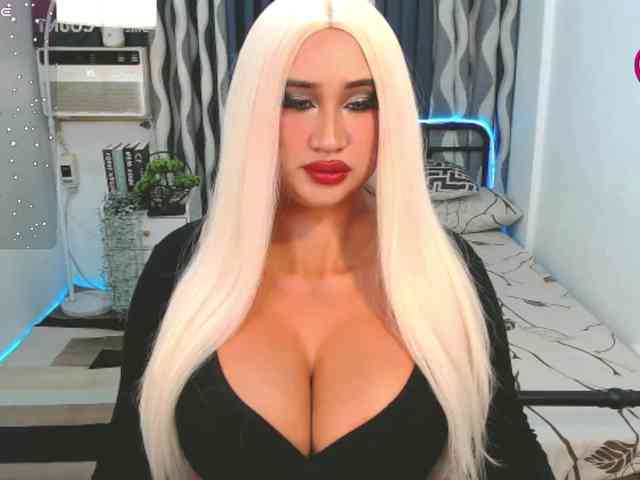 TsGiganticSelfsu... Live Webcam on BongaCams