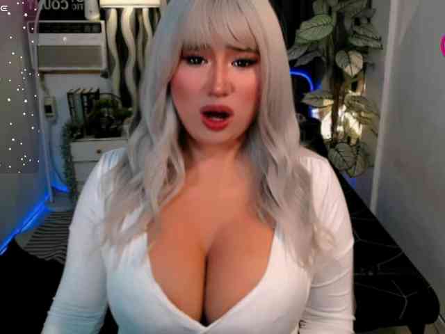 TsGiganticSelfsu... Live Webcam on BongaCams