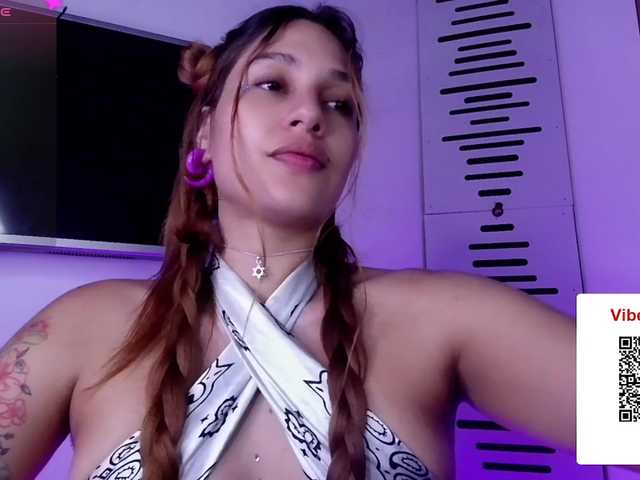 GOODGIRLYUMMM — live female cam