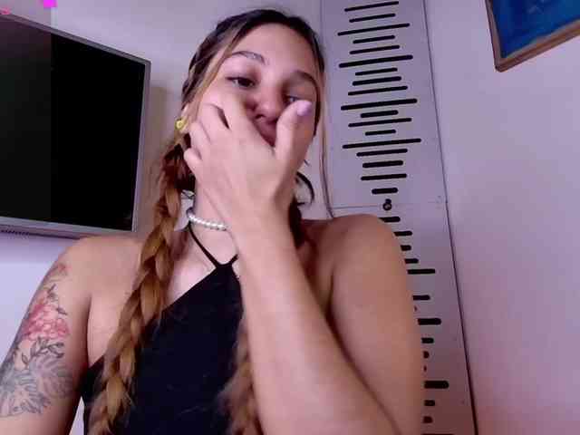 GOODGIRLYUMMM webcam