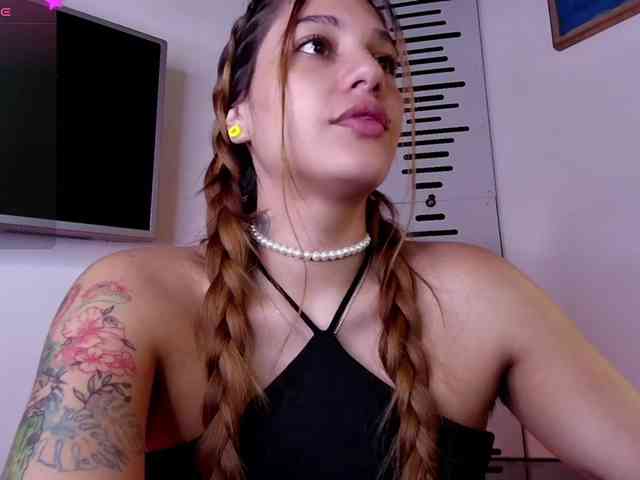 GOODGIRLYUMMM webcam