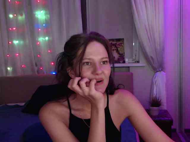 __--_-___---_-_-_- webcam