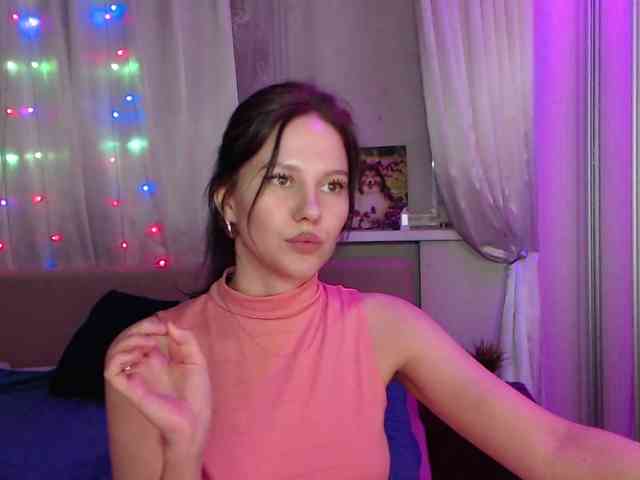 Modella: __--_-___---_-_-_-