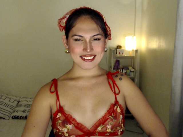 QueenScarletCumx live cam