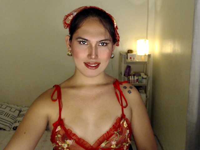 QueenScarletCumx live cam