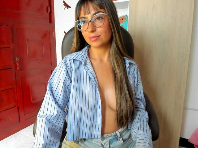 Isabella221's BongaCams show and profile