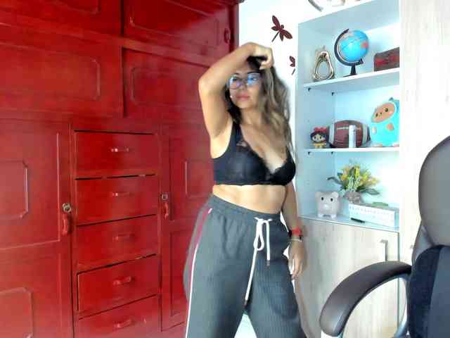 Isabella221 webcam
