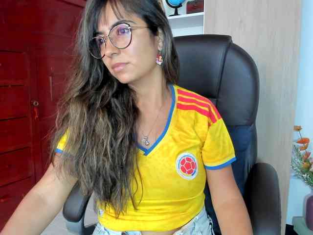 Isabella221 webcam