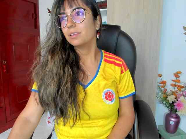 Isabella221 webcam