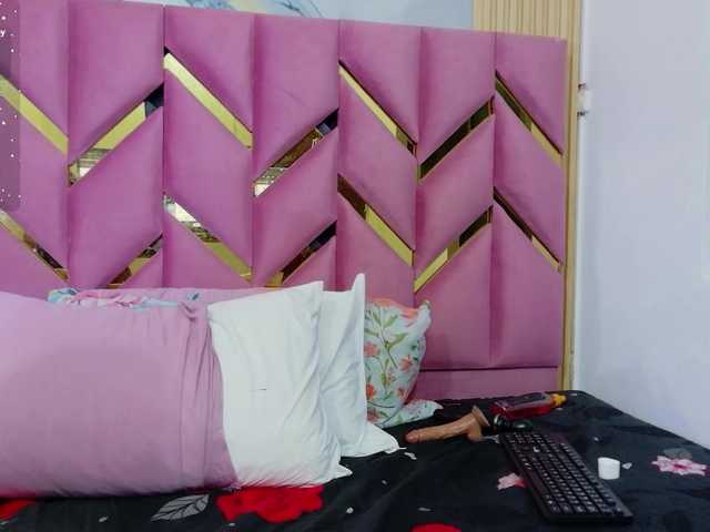 kinkyhousewifee live cam on BongaCams