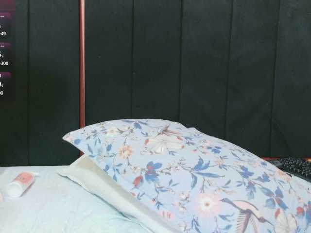 kinkyhousewifee Live Cam and Statistics on UnifiedCams