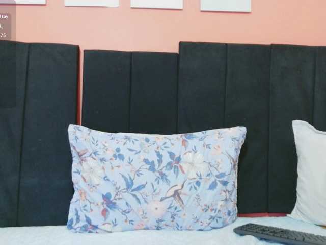 kinkyhousewifee live cam on BongaCams