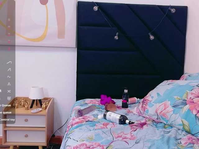 kinkyhousewifee live cam on BongaCams