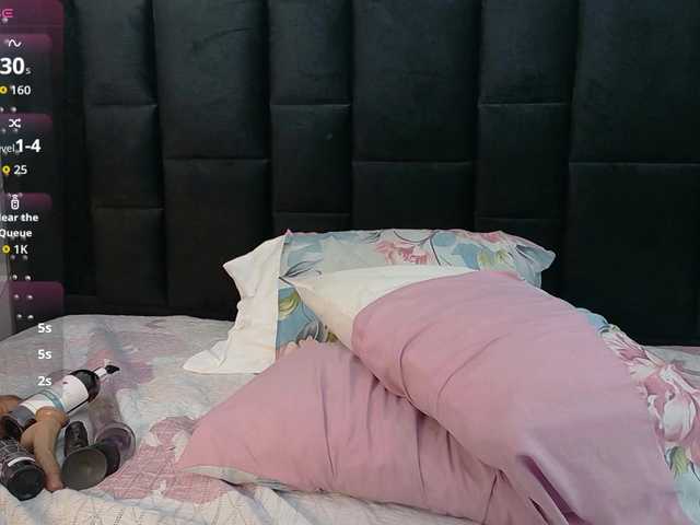 kinkyhousewifee live cam on BongaCams
