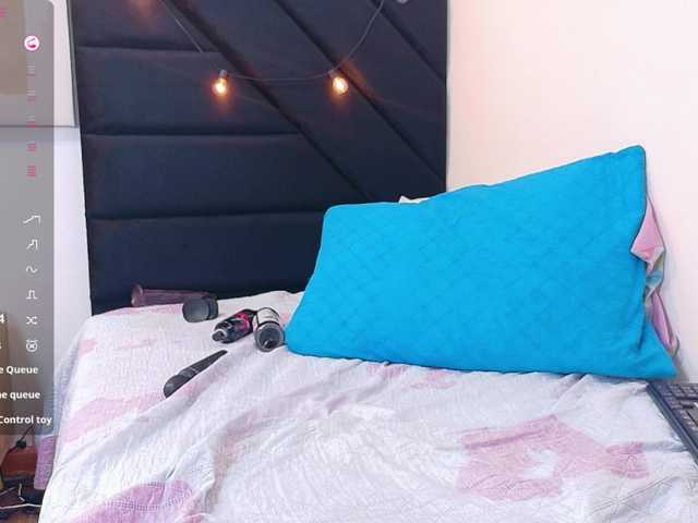 kinkyhousewifee live cam on BongaCams