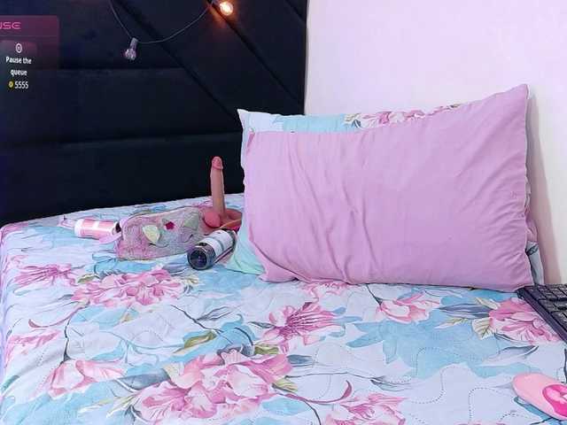 kinkyhousewifee live cam on BongaCams