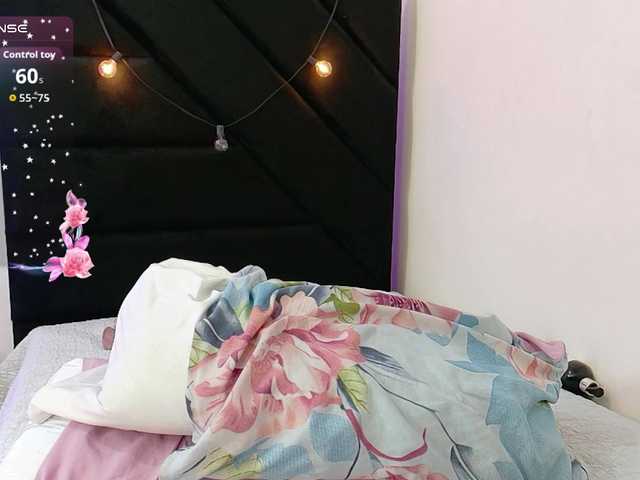 Chat with kinkyhousewifee live cam