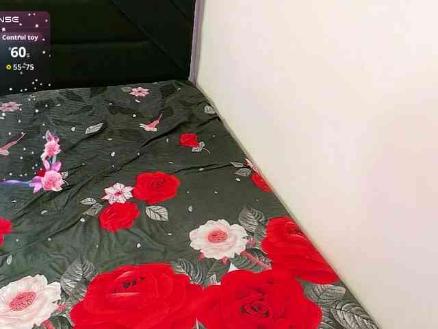 kinkyhousewifee webcam
