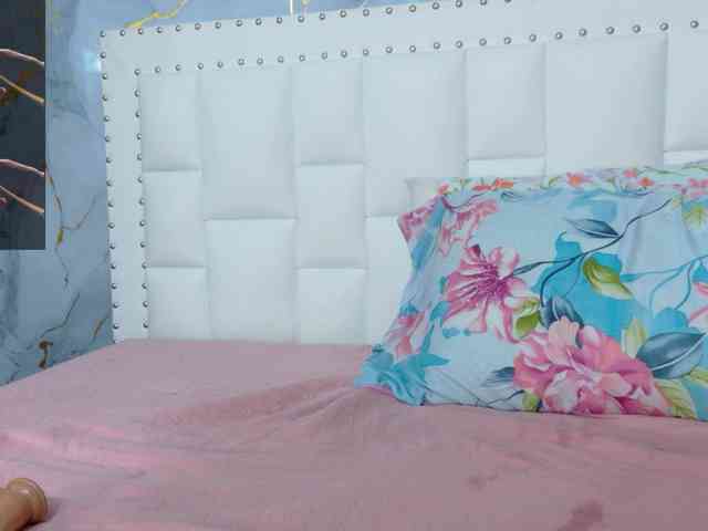 kinkyhousewifee webcam