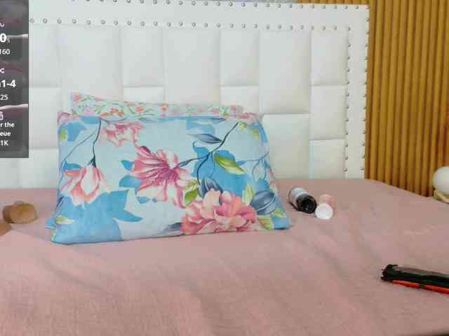 kinkyhousewifee webcam