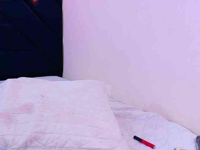kinkyhousewifee webcam