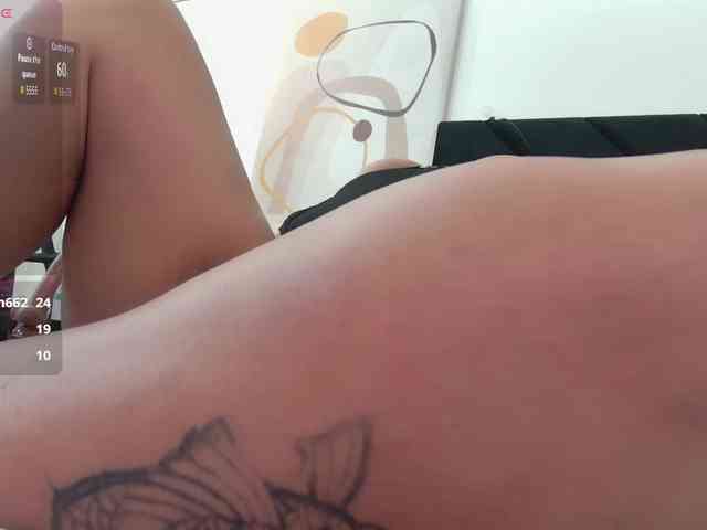kinkyhousewifee webcam