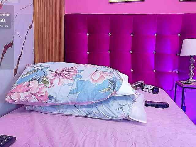 kinkyhousewifee webcam