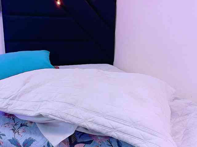 kinkyhousewifee webcam