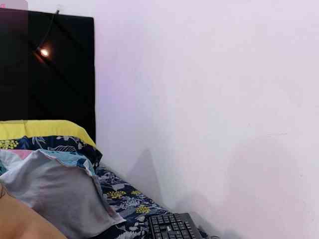 kinkyhousewifee webcam