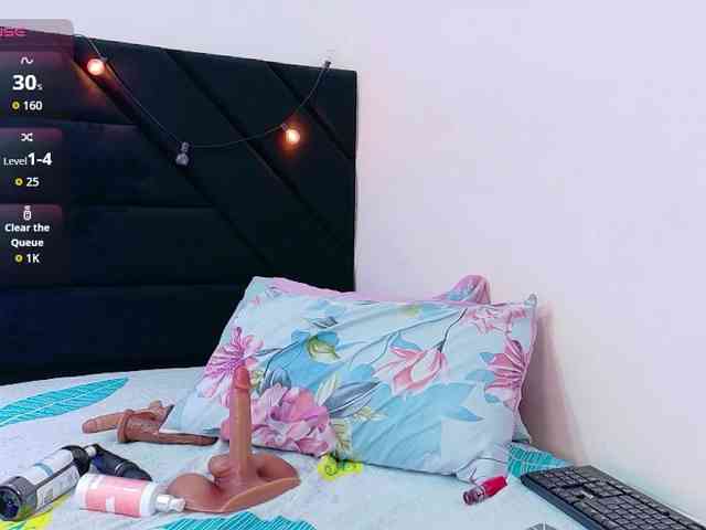 kinkyhousewifee webcam