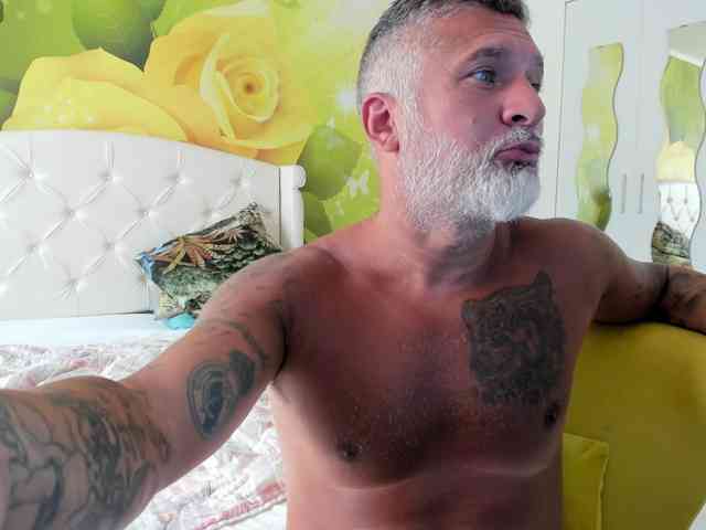 blowmyxxl Sex Cam Show