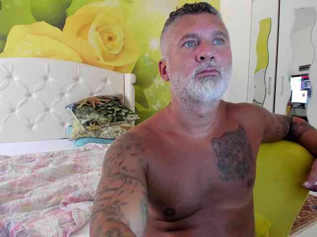 blowmyxxl Sex Cam Show